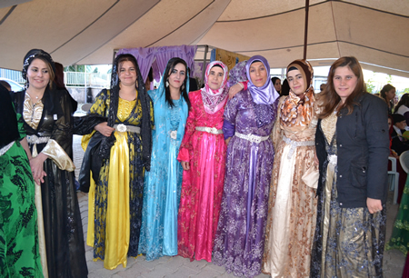 Hakkari'nin Yüksekova ilçesinde 02-10.2011 Ekim Dünya evine giren bazı çiftlerimizi sizler için sayfamıza taşıdık. Yüksekova Güncel ailesi olarak tüm çiftlerimize mutluluklar dileriz.