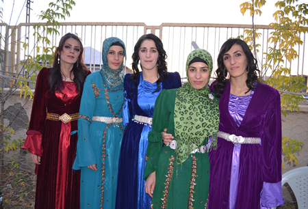 Hakkari'nin Yüksekova ilçesinde 02-10.2011 Ekim Dünya evine giren bazı çiftlerimizi sizler için sayfamıza taşıdık. Yüksekova Güncel ailesi olarak tüm çiftlerimize mutluluklar dileriz.