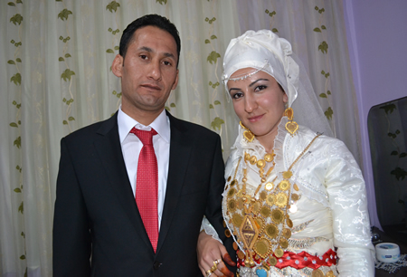 Hakkari'nin Yüksekova ilçesinde 02-10.2011 Ekim Dünya evine giren bazı çiftlerimizi sizler için sayfamıza taşıdık. Yüksekova Güncel ailesi olarak tüm çiftlerimize mutluluklar dileriz.