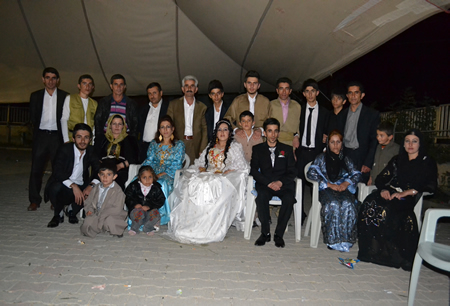 Hakkari'nin Yüksekova ilçesinde 02-10.2011 Ekim Dünya evine giren bazı çiftlerimizi sizler için sayfamıza taşıdık. Yüksekova Güncel ailesi olarak tüm çiftlerimize mutluluklar dileriz.