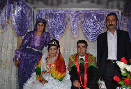 Hakkari'nin Yüksekova ilçesinde 02-10.2011 Ekim Dünya evine giren bazı çiftlerimizi sizler için sayfamıza taşıdık. Yüksekova Güncel ailesi olarak tüm çiftlerimize mutluluklar dileriz.