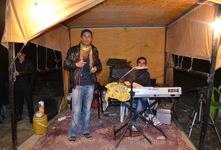 Hakkari'nin Yüksekova ilçesinde 02-10.2011 Ekim Dünya evine giren bazı çiftlerimizi sizler için sayfamıza taşıdık. Yüksekova Güncel ailesi olarak tüm çiftlerimize mutluluklar dileriz.