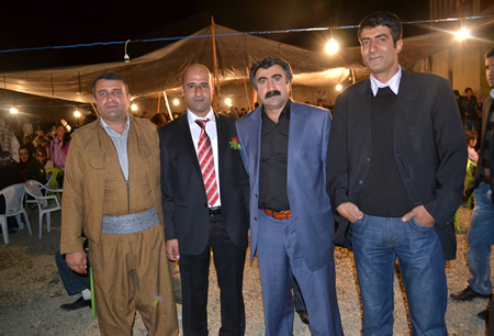 Hakkari'nin Yüksekova ilçesinde 02-10.2011 Ekim Dünya evine giren bazı çiftlerimizi sizler için sayfamıza taşıdık. Yüksekova Güncel ailesi olarak tüm çiftlerimize mutluluklar dileriz.
