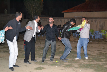 Hakkari'nin Yüksekova ilçesinde 02-10.2011 Ekim Dünya evine giren bazı çiftlerimizi sizler için sayfamıza taşıdık. Yüksekova Güncel ailesi olarak tüm çiftlerimize mutluluklar dileriz.