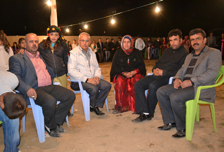 Hakkari'nin Yüksekova ilçesinde 02-10.2011 Ekim Dünya evine giren bazı çiftlerimizi sizler için sayfamıza taşıdık. Yüksekova Güncel ailesi olarak tüm çiftlerimize mutluluklar dileriz.