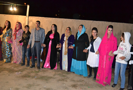 Hakkari'nin Yüksekova ilçesinde 02-10.2011 Ekim Dünya evine giren bazı çiftlerimizi sizler için sayfamıza taşıdık. Yüksekova Güncel ailesi olarak tüm çiftlerimize mutluluklar dileriz.
