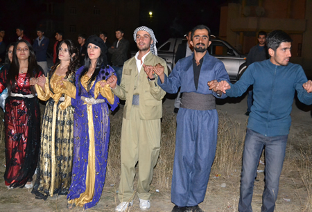 Hakkari'nin Yüksekova ilçesinde 02-10.2011 Ekim Dünya evine giren bazı çiftlerimizi sizler için sayfamıza taşıdık. Yüksekova Güncel ailesi olarak tüm çiftlerimize mutluluklar dileriz.