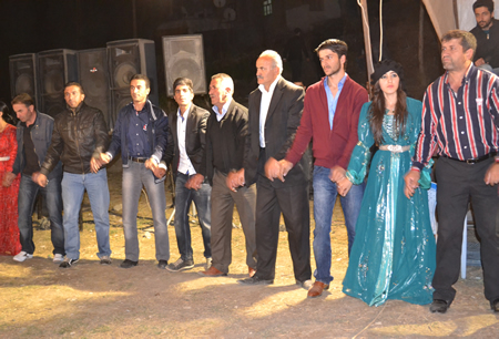 Hakkari'nin Yüksekova ilçesinde 02-10.2011 Ekim Dünya evine giren bazı çiftlerimizi sizler için sayfamıza taşıdık. Yüksekova Güncel ailesi olarak tüm çiftlerimize mutluluklar dileriz.