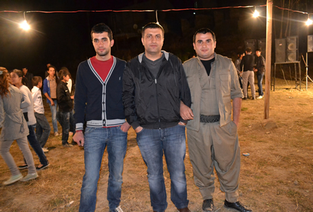 Hakkari'nin Yüksekova ilçesinde 02-10.2011 Ekim Dünya evine giren bazı çiftlerimizi sizler için sayfamıza taşıdık. Yüksekova Güncel ailesi olarak tüm çiftlerimize mutluluklar dileriz.