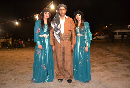 Hakkari'nin Yüksekova ilçesinde 02-10.2011 Ekim Dünya evine giren bazı çiftlerimizi sizler için sayfamıza taşıdık. Yüksekova Güncel ailesi olarak tüm çiftlerimize mutluluklar dileriz.