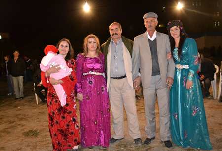 Hakkari'nin Yüksekova ilçesinde 02-10.2011 Ekim Dünya evine giren bazı çiftlerimizi sizler için sayfamıza taşıdık. Yüksekova Güncel ailesi olarak tüm çiftlerimize mutluluklar dileriz.