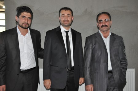 Hakkari'nin Yüksekova ilçesinde 02-10.2011 Ekim Dünya evine giren bazı çiftlerimizi sizler için sayfamıza taşıdık. Yüksekova Güncel ailesi olarak tüm çiftlerimize mutluluklar dileriz.