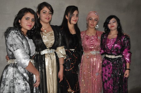 Hakkari'nin Yüksekova ilçesinde 02-10.2011 Ekim Dünya evine giren bazı çiftlerimizi sizler için sayfamıza taşıdık. Yüksekova Güncel ailesi olarak tüm çiftlerimize mutluluklar dileriz.