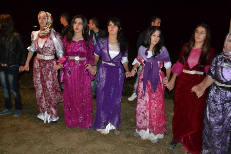 Hakkari'nin Yüksekova ilçesinde 02-10.2011 Ekim Dünya evine giren bazı çiftlerimizi sizler için sayfamıza taşıdık. Yüksekova Güncel ailesi olarak tüm çiftlerimize mutluluklar dileriz.