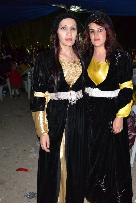 Hakkari'nin Yüksekova ilçesinde 02-10.2011 Ekim Dünya evine giren bazı çiftlerimizi sizler için sayfamıza taşıdık. Yüksekova Güncel ailesi olarak tüm çiftlerimize mutluluklar dileriz.