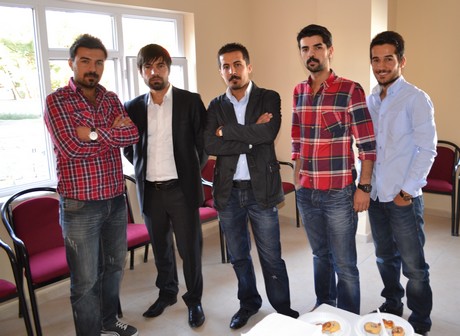 Hakkarinin Yüksekova ilçesinde açılışı yapılan spor tesisindeki ilk halı saha maçını BDP Hakkari Milletvekili Adil Kurt başlattı.