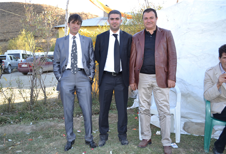 Hakkari'nin Yüksekova ilçesinde 08-09-10.2011 Ekim Dünya evine giren bazı çiftlerimizi sizler için sayfamıza taşıdık. Yüksekova Güncel ailesi olarak tüm çiftlerimize mutluluklar dileriz.