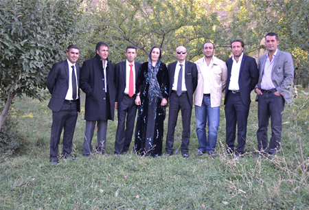 Hakkari'nin Yüksekova ilçesinde 08-09-10.2011 Ekim Dünya evine giren bazı çiftlerimizi sizler için sayfamıza taşıdık. Yüksekova Güncel ailesi olarak tüm çiftlerimize mutluluklar dileriz.