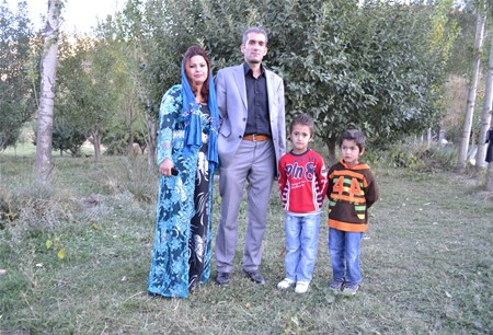 Hakkari'nin Yüksekova ilçesinde 08-09-10.2011 Ekim Dünya evine giren bazı çiftlerimizi sizler için sayfamıza taşıdık. Yüksekova Güncel ailesi olarak tüm çiftlerimize mutluluklar dileriz.