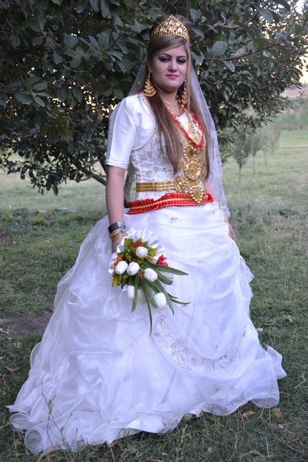Hakkari'nin Yüksekova ilçesinde 08-09-10.2011 Ekim Dünya evine giren bazı çiftlerimizi sizler için sayfamıza taşıdık. Yüksekova Güncel ailesi olarak tüm çiftlerimize mutluluklar dileriz.