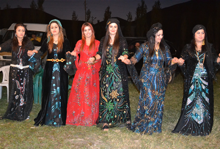 Hakkari'nin Yüksekova ilçesinde 08-09-10.2011 Ekim Dünya evine giren bazı çiftlerimizi sizler için sayfamıza taşıdık. Yüksekova Güncel ailesi olarak tüm çiftlerimize mutluluklar dileriz.