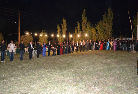 Hakkari'nin Yüksekova ilçesinde 08-09-10.2011 Ekim Dünya evine giren bazı çiftlerimizi sizler için sayfamıza taşıdık. Yüksekova Güncel ailesi olarak tüm çiftlerimize mutluluklar dileriz.