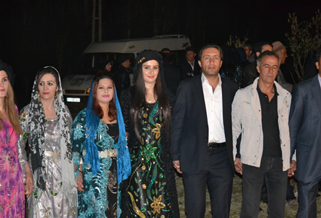 Hakkari'nin Yüksekova ilçesinde 08-09-10.2011 Ekim Dünya evine giren bazı çiftlerimizi sizler için sayfamıza taşıdık. Yüksekova Güncel ailesi olarak tüm çiftlerimize mutluluklar dileriz.