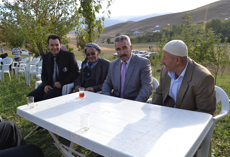 Hakkari'nin Yüksekova ilçesinde 08-09-10.2011 Ekim Dünya evine giren bazı çiftlerimizi sizler için sayfamıza taşıdık. Yüksekova Güncel ailesi olarak tüm çiftlerimize mutluluklar dileriz.