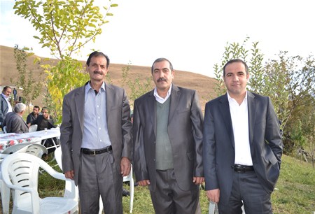 Hakkari'nin Yüksekova ilçesinde 08-09-10.2011 Ekim Dünya evine giren bazı çiftlerimizi sizler için sayfamıza taşıdık. Yüksekova Güncel ailesi olarak tüm çiftlerimize mutluluklar dileriz.