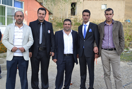 Hakkari'nin Yüksekova ilçesinde 08-09-10.2011 Ekim Dünya evine giren bazı çiftlerimizi sizler için sayfamıza taşıdık. Yüksekova Güncel ailesi olarak tüm çiftlerimize mutluluklar dileriz.