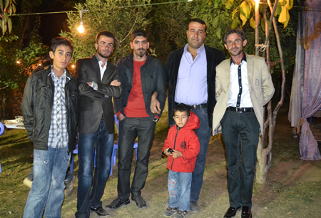 Hakkari'nin Yüksekova ilçesinde 08-09-10.2011 Ekim Dünya evine giren bazı çiftlerimizi sizler için sayfamıza taşıdık. Yüksekova Güncel ailesi olarak tüm çiftlerimize mutluluklar dileriz.