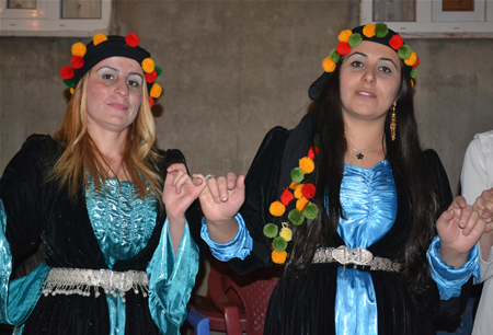 Hakkari'nin Yüksekova ilçesinde 08-09-10.2011 Ekim Dünya evine giren bazı çiftlerimizi sizler için sayfamıza taşıdık. Yüksekova Güncel ailesi olarak tüm çiftlerimize mutluluklar dileriz.