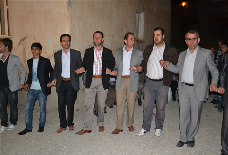 Hakkari'nin Yüksekova ilçesinde 08-09-10.2011 Ekim Dünya evine giren bazı çiftlerimizi sizler için sayfamıza taşıdık. Yüksekova Güncel ailesi olarak tüm çiftlerimize mutluluklar dileriz.