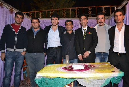 Hakkari'nin Yüksekova ilçesinde 08-09-10.2011 Ekim Dünya evine giren bazı çiftlerimizi sizler için sayfamıza taşıdık. Yüksekova Güncel ailesi olarak tüm çiftlerimize mutluluklar dileriz.