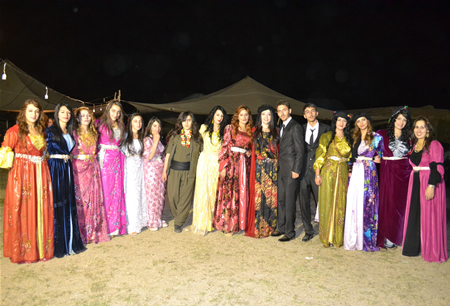 Hakkari'nin Yüksekova ilçesinde 08-09-10.2011 Ekim Dünya evine giren bazı çiftlerimizi sizler için sayfamıza taşıdık. Yüksekova Güncel ailesi olarak tüm çiftlerimize mutluluklar dileriz.