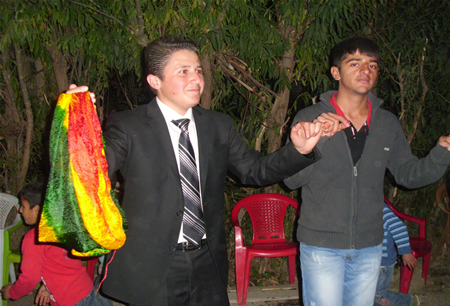 Hakkari'nin Yüksekova ilçesinde 08-09-10.2011 Ekim Dünya evine giren bazı çiftlerimizi sizler için sayfamıza taşıdık. Yüksekova Güncel ailesi olarak tüm çiftlerimize mutluluklar dileriz.