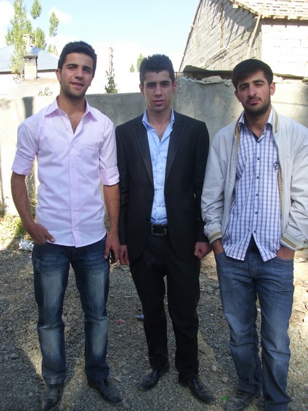 Hakkari'nin Yüksekova ilçesinde 08-09-10.2011 Ekim Dünya evine giren bazı çiftlerimizi sizler için sayfamıza taşıdık. Yüksekova Güncel ailesi olarak tüm çiftlerimize mutluluklar dileriz.