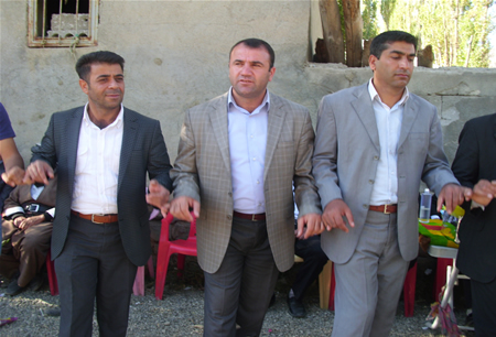 Hakkari'nin Yüksekova ilçesinde 08-09-10.2011 Ekim Dünya evine giren bazı çiftlerimizi sizler için sayfamıza taşıdık. Yüksekova Güncel ailesi olarak tüm çiftlerimize mutluluklar dileriz.