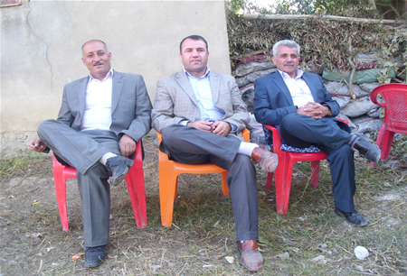 Hakkari'nin Yüksekova ilçesinde 08-09-10.2011 Ekim Dünya evine giren bazı çiftlerimizi sizler için sayfamıza taşıdık. Yüksekova Güncel ailesi olarak tüm çiftlerimize mutluluklar dileriz.