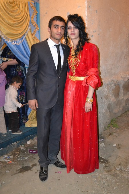 Hakkari'nin Yüksekova ilçesinde 08-09-10.2011 Ekim Dünya evine giren bazı çiftlerimizi sizler için sayfamıza taşıdık. Yüksekova Güncel ailesi olarak tüm çiftlerimize mutluluklar dileriz.