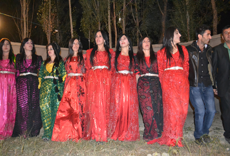 Hakkari'nin Yüksekova ilçesinde 08-09-10.2011 Ekim Dünya evine giren bazı çiftlerimizi sizler için sayfamıza taşıdık. Yüksekova Güncel ailesi olarak tüm çiftlerimize mutluluklar dileriz.