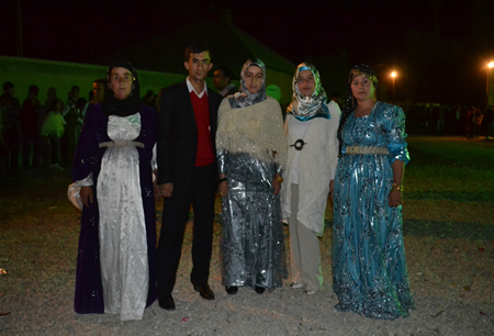 Hakkari'nin Yüksekova ilçesinde 08-09-10.2011 Ekim Dünya evine giren bazı çiftlerimizi sizler için sayfamıza taşıdık. Yüksekova Güncel ailesi olarak tüm çiftlerimize mutluluklar dileriz.