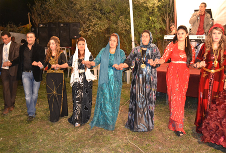Hakkari'nin Yüksekova ilçesinde 08-09-10.2011 Ekim Dünya evine giren bazı çiftlerimizi sizler için sayfamıza taşıdık. Yüksekova Güncel ailesi olarak tüm çiftlerimize mutluluklar dileriz.