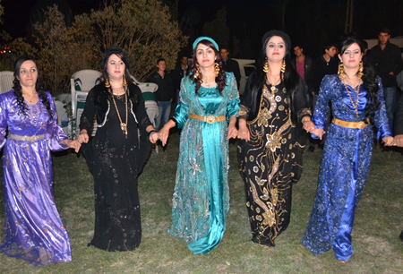 Hakkari'nin Yüksekova ilçesinde 08-09-10.2011 Ekim Dünya evine giren bazı çiftlerimizi sizler için sayfamıza taşıdık. Yüksekova Güncel ailesi olarak tüm çiftlerimize mutluluklar dileriz.