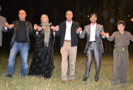 Hakkari'nin Yüksekova ilçesinde 08-09-10.2011 Ekim Dünya evine giren bazı çiftlerimizi sizler için sayfamıza taşıdık. Yüksekova Güncel ailesi olarak tüm çiftlerimize mutluluklar dileriz.