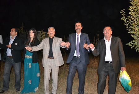 Hakkari'nin Yüksekova ilçesinde 08-09-10.2011 Ekim Dünya evine giren bazı çiftlerimizi sizler için sayfamıza taşıdık. Yüksekova Güncel ailesi olarak tüm çiftlerimize mutluluklar dileriz.