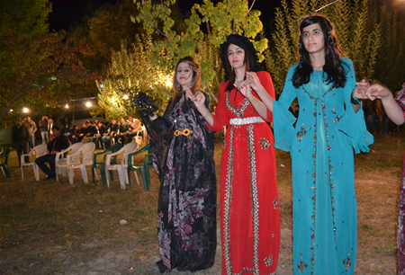 Hakkari'nin Yüksekova ilçesinde 08-09-10.2011 Ekim Dünya evine giren bazı çiftlerimizi sizler için sayfamıza taşıdık. Yüksekova Güncel ailesi olarak tüm çiftlerimize mutluluklar dileriz.