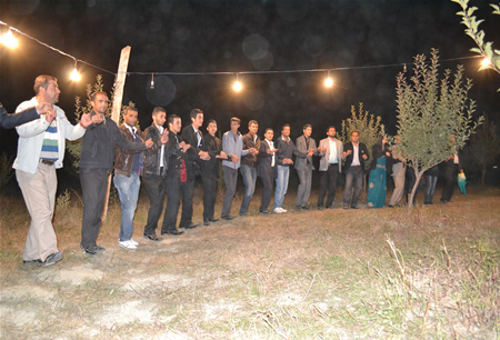 Hakkari'nin Yüksekova ilçesinde 08-09-10.2011 Ekim Dünya evine giren bazı çiftlerimizi sizler için sayfamıza taşıdık. Yüksekova Güncel ailesi olarak tüm çiftlerimize mutluluklar dileriz.