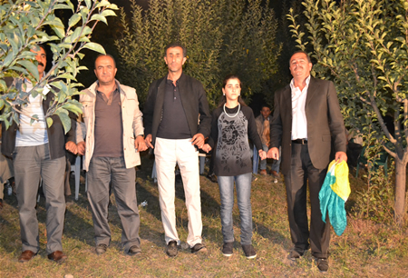 Hakkari'nin Yüksekova ilçesinde 08-09-10.2011 Ekim Dünya evine giren bazı çiftlerimizi sizler için sayfamıza taşıdık. Yüksekova Güncel ailesi olarak tüm çiftlerimize mutluluklar dileriz.