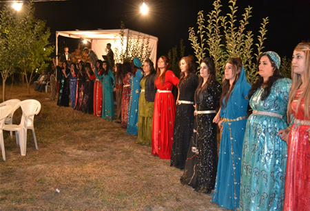 Hakkari'nin Yüksekova ilçesinde 08-09-10.2011 Ekim Dünya evine giren bazı çiftlerimizi sizler için sayfamıza taşıdık. Yüksekova Güncel ailesi olarak tüm çiftlerimize mutluluklar dileriz.